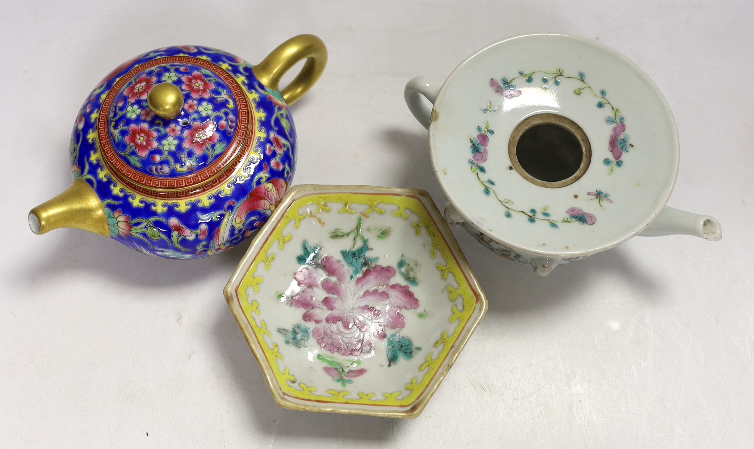 Two Chinese porcelain teapots (one missing cover) and a hexagonal pedestal dish, tallest 9.5cm
